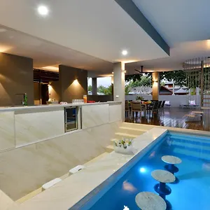 The House Port Douglas